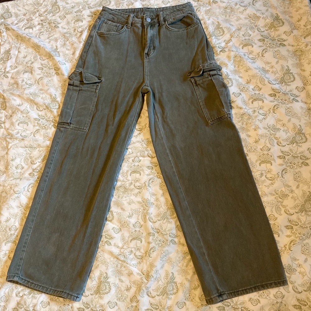 Olive green, cargo, pants, great quality, baggy fit, high waisted, size 27
